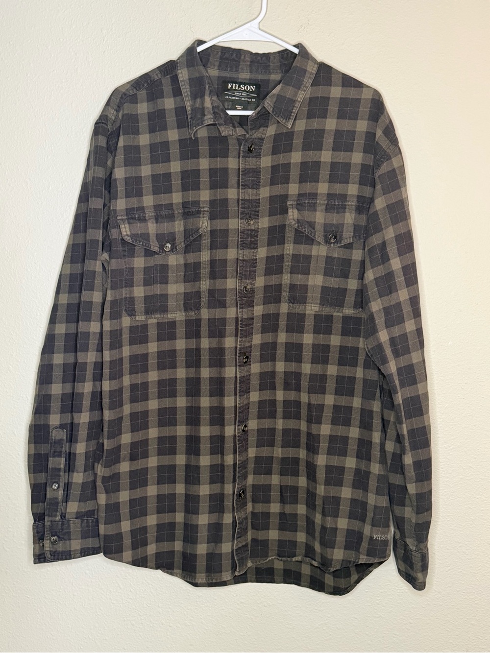Filson Lightweight Alaskan Guide Shirt XL Long Black Charcoal Plaid Flannel